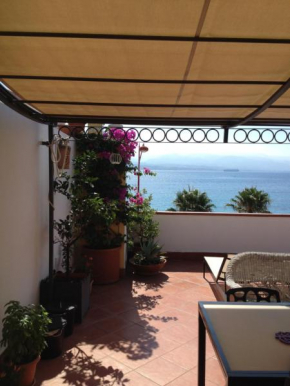 Отель La mia terrazza sul mare a Messina, Мессина